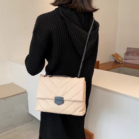 SALE Nude Envelope Bag with Chain Strap - Picture 2 of 3